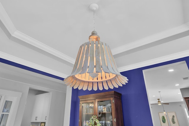 details featuring ceiling fan and ornamental molding