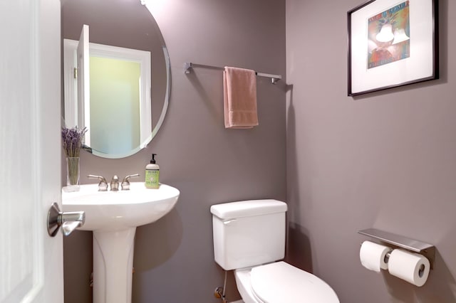 bathroom featuring toilet and a sink
