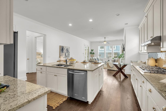 kitchen with sink, a center island with sink, white cabinets, and stainless steel appliances