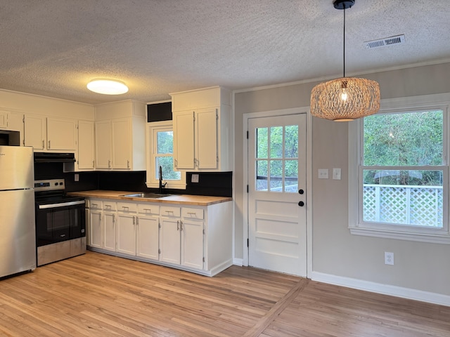 105 Dandridge Rd, Walterboro, SC 29488 - kitchen with stainless steel appliances, a sink, light wood-type flooring, white cabinets, and under cabinet range hood