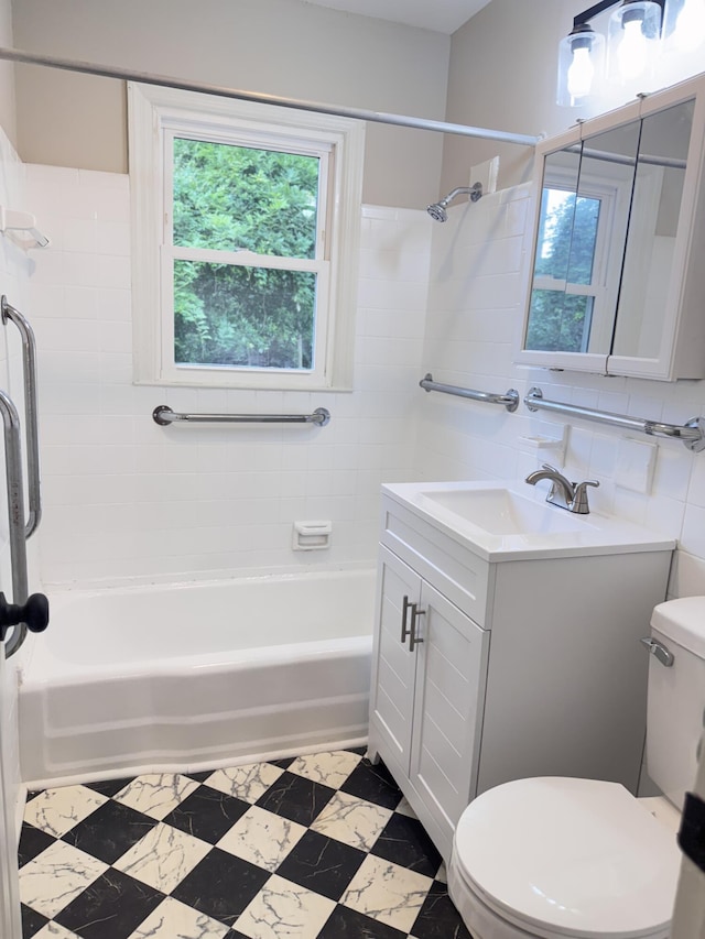 105 Dandridge Rd, Walterboro, SC 29488 - full bath featuring toilet, vanity, and  shower combination