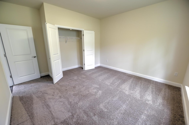 unfurnished bedroom featuring carpet flooring and a closet