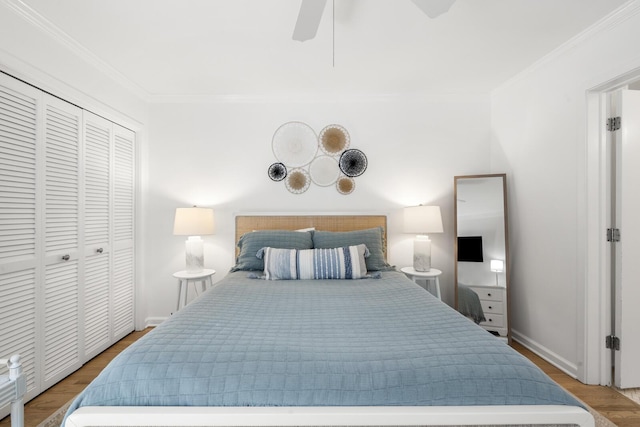 bedroom with crown molding, a closet, and light hardwood / wood-style flooring