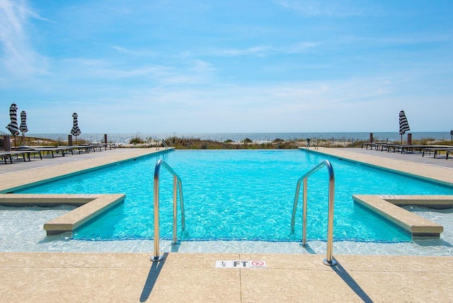 view of swimming pool