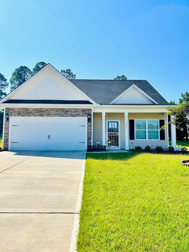 view of front of property featuring a front yard and a garage