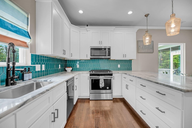 5725 Caviar Ct, Johns Island, SC 29455 - kitchen with stainless steel appliances, a sink, healthy amount of natural light, white cabinetry, and recessed lighting