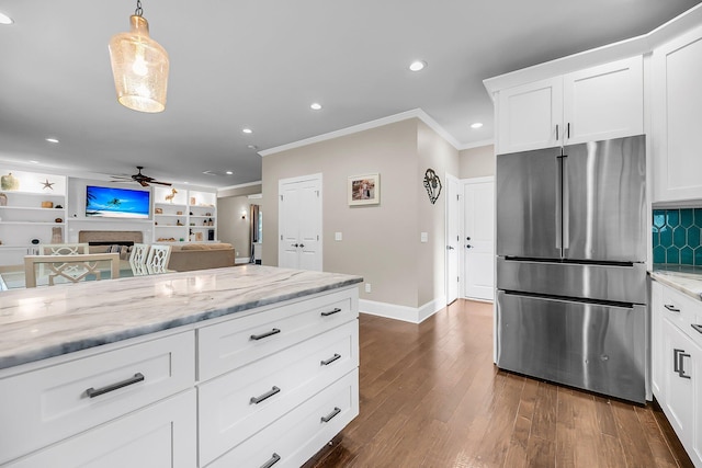 5725 Caviar Ct, Johns Island, SC 29455 - kitchen with freestanding refrigerator, a ceiling fan, ornamental molding, dark wood-style flooring, and tasteful backsplash