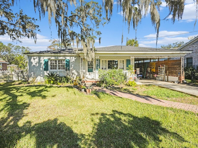 view of front facade with a front yard