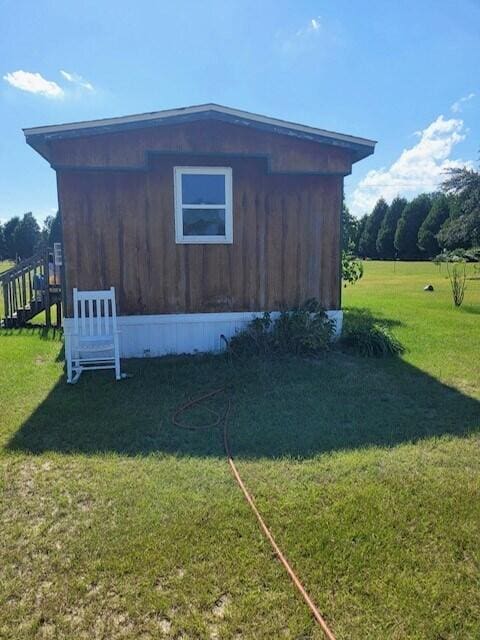 view of side of property featuring a yard