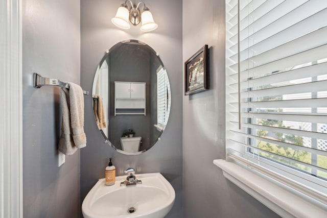 bathroom with a chandelier and sink