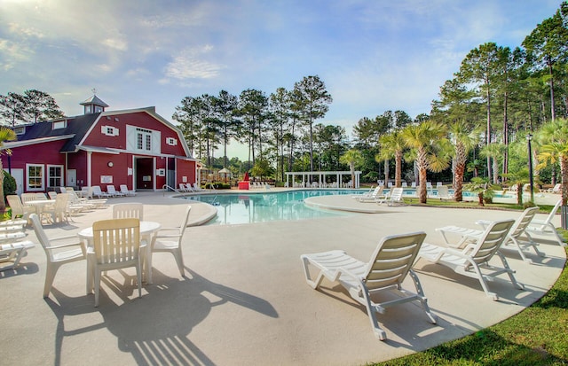 view of swimming pool featuring a patio