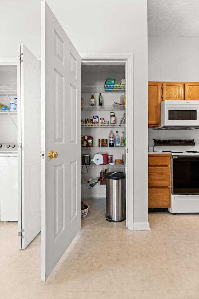 pantry with washer / clothes dryer