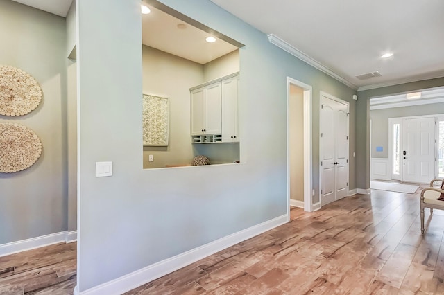 120 Magnolia House Dr, Summerville, SC 29486 - foyer entrance featuring ornamental molding, light wood-style flooring, baseboards, and recessed lighting