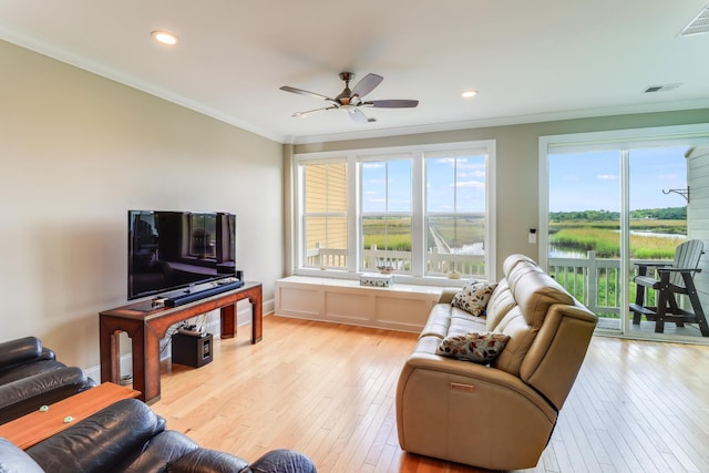 living area with light wood finished floors, visible vents, a ceiling fan, ornamental molding, and recessed lighting