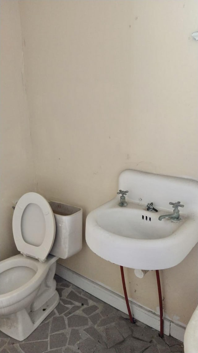 bathroom featuring toilet