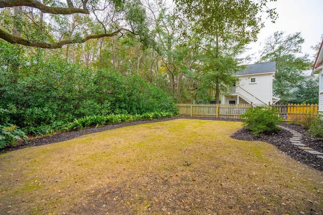 view of yard featuring fence
