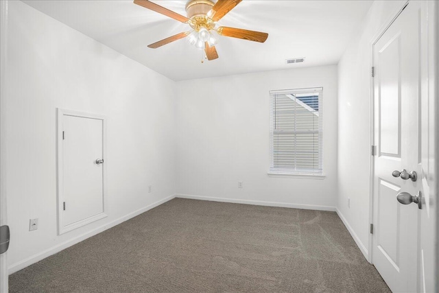 carpeted empty room featuring ceiling fan