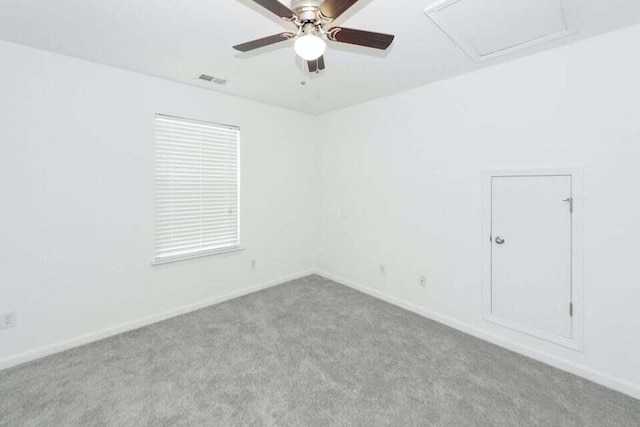 unfurnished room with light carpet and ceiling fan