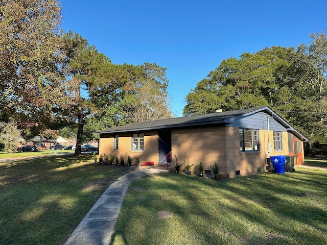 ranch-style home with a front yard