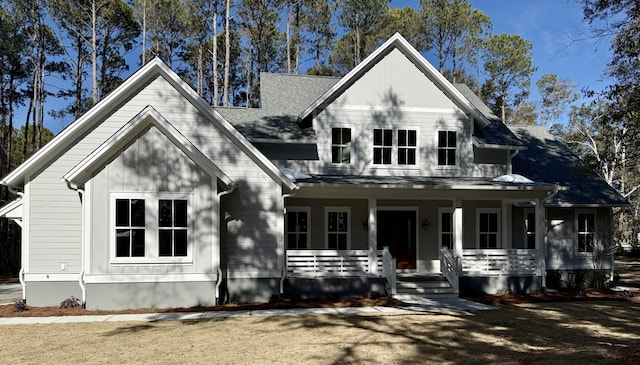 view of front facade with covered porch