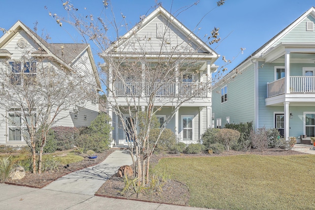 view of front facade featuring a front yard and a balcony