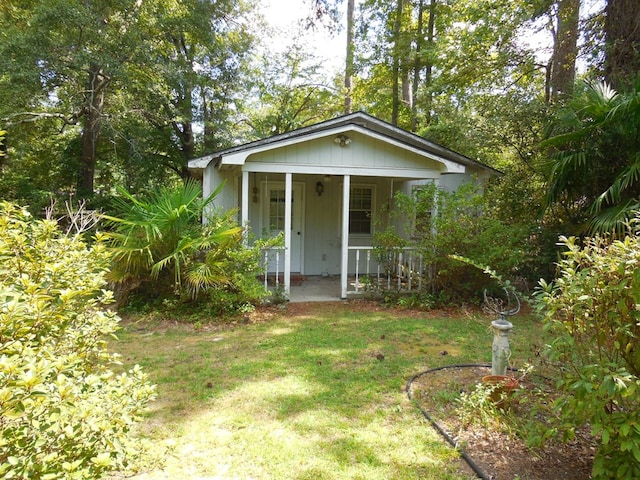 view of front of property with a front yard and covered porch