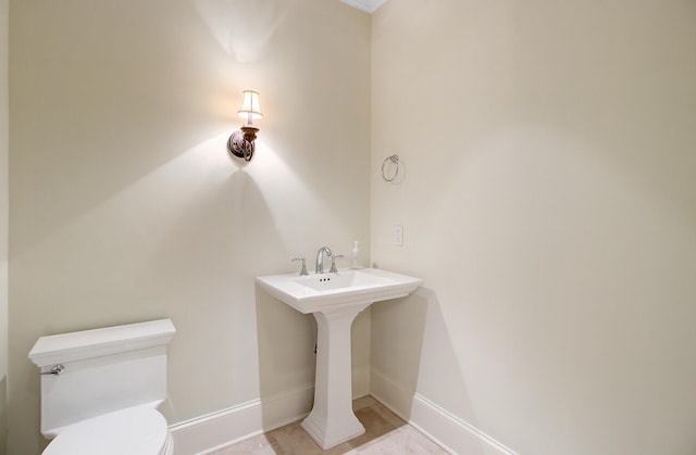 1 Vendue Range Range Unit I, Charleston, SC 29401 - bathroom featuring toilet, baseboards, and a sink