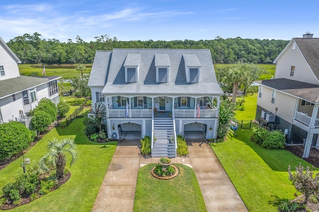 view of front of home featuring a porch, a front yard, and a carport