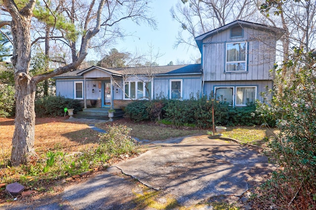 view of front of property