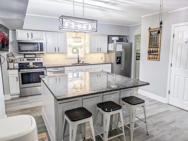49 Auld Brass Rd, Walterboro, SC 29488 - kitchen with stainless steel appliances, a sink, light wood-style flooring, backsplash, and crown molding