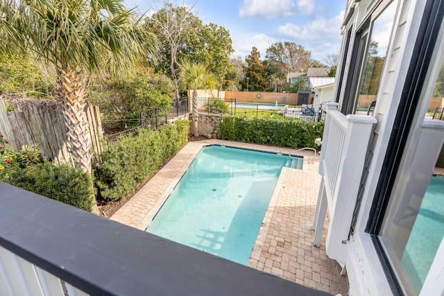 view of swimming pool