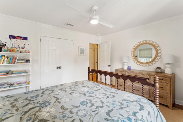 bedroom with ornamental molding, ceiling fan, and a closet