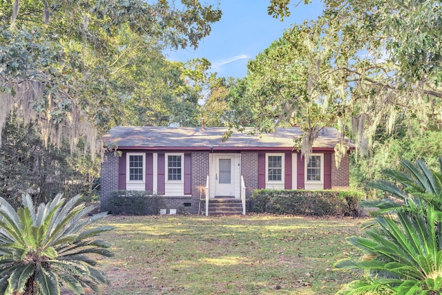 ranch-style home with a front yard