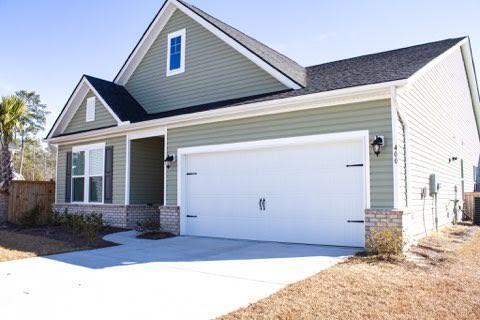 craftsman house featuring a garage