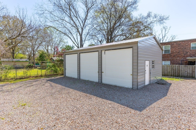 view of outdoor structure featuring fence and an outdoor structure