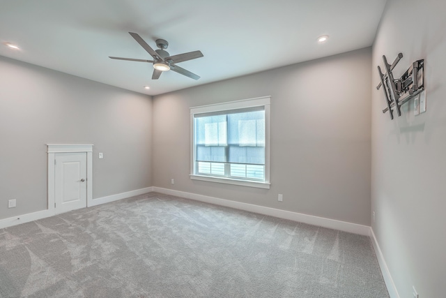 unfurnished room featuring light carpet and ceiling fan