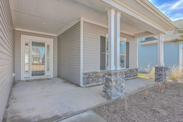 property entrance featuring a porch