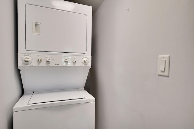 laundry room featuring laundry area and stacked washing maching and dryer