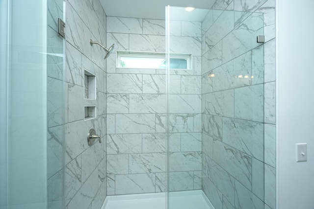 bathroom featuring tiled shower