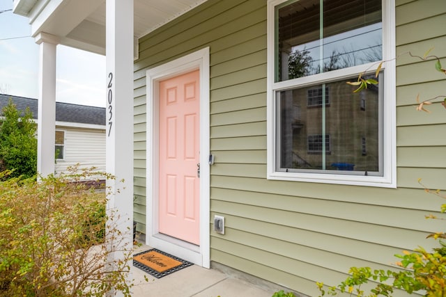 doorway to property featuring covered porch