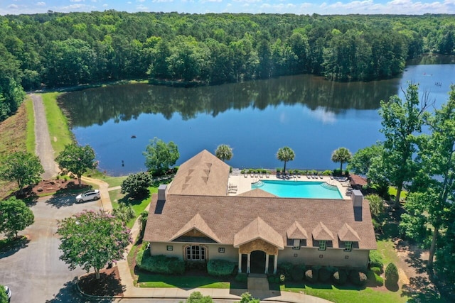 241 Clubside Dr, Lexington, SC 29072 - aerial view of property and surrounding area featuring a forest, a large body of water, and a pool