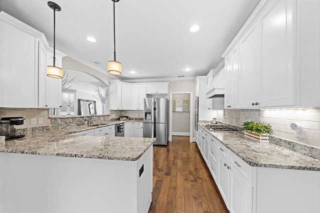241 Clubside Dr, Lexington, SC 29072 - kitchen with stainless steel appliances, a sink, crown molding, recessed lighting, and white cabinets