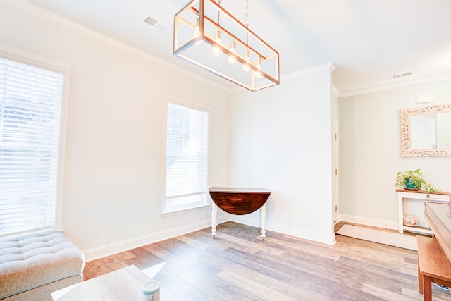 living area featuring light wood-type flooring and crown molding