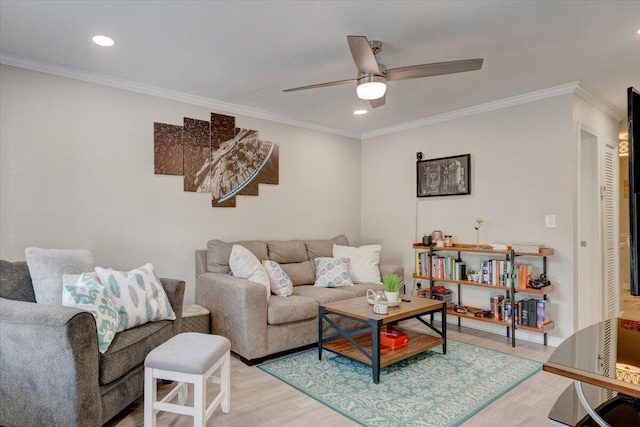 living room featuring ceiling fan, crown molding, recessed lighting, and light wood-type flooring