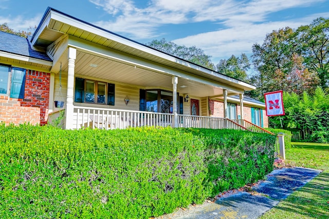 view of front of house featuring a porch