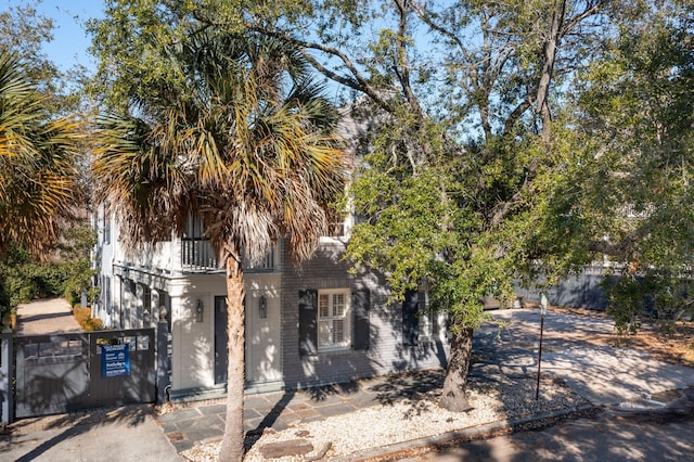 view of front of property