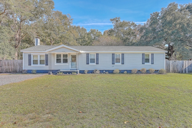 single story home with a front lawn