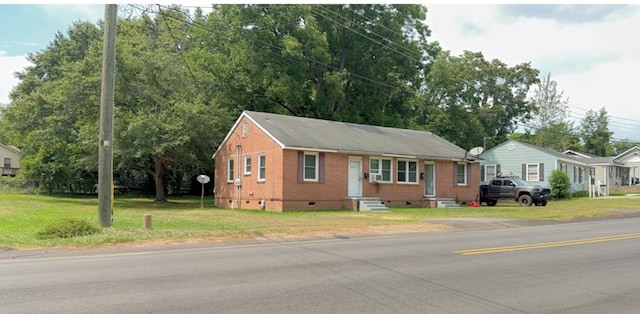 view of front of home with a front lawn