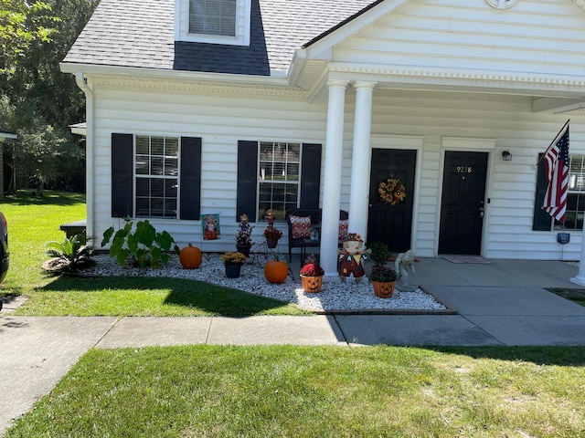 view of front of house with covered porch and a front yard