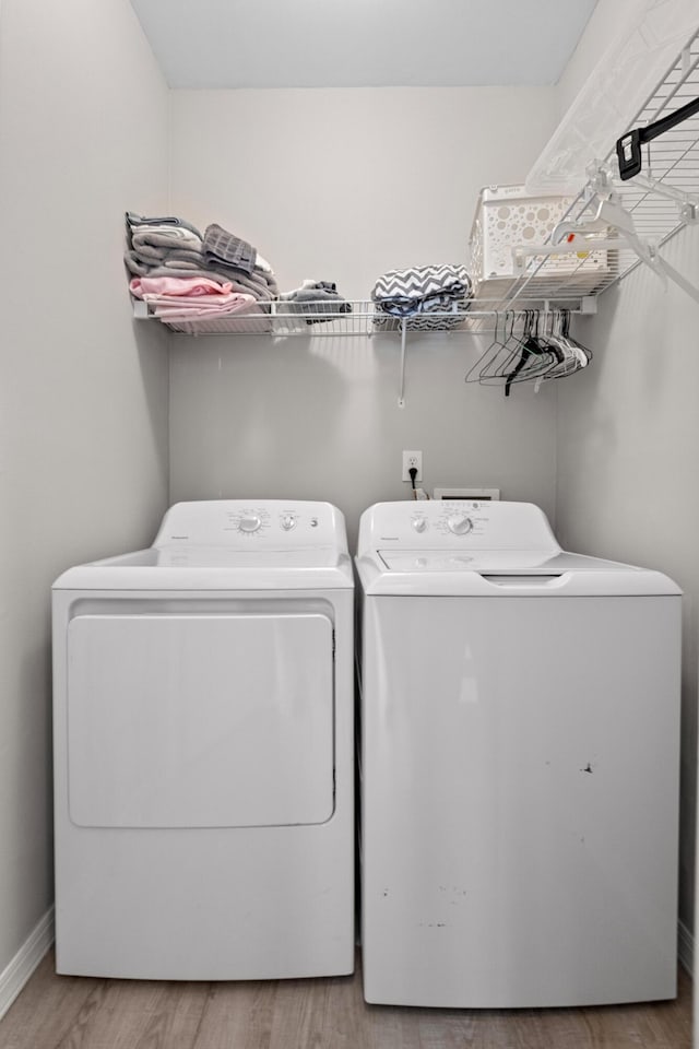130 River Landing Dr Unit 9104, Charleston, SC 29492 - laundry area with washing machine and clothes dryer and wood finished floors